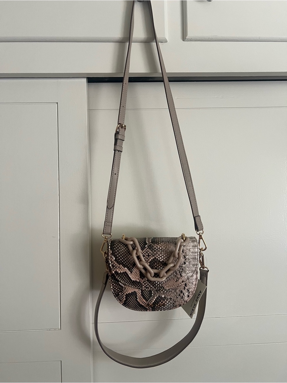 ANNE KLEIN CROSSBODY RESIN CHAIN MINI SADDLE HANDBAG